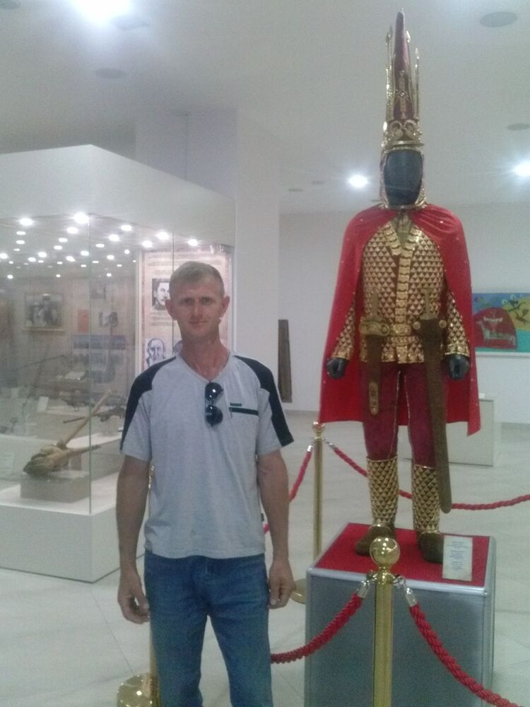  10074139  Maksim, 49 ,    