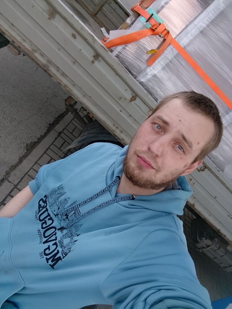  44578419  Alexander, 28 ,    