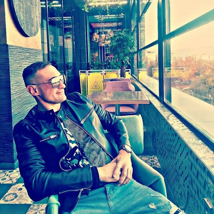  52125069  , 37 ,    Deleted