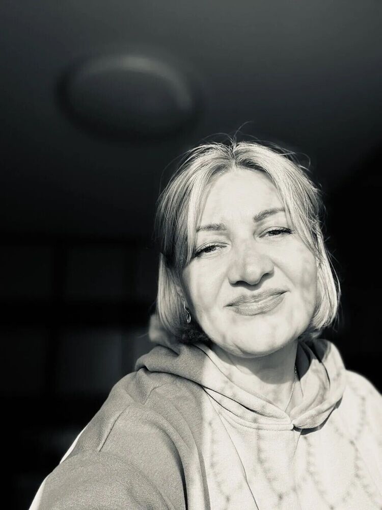  54728809  Lana, 42 ,    