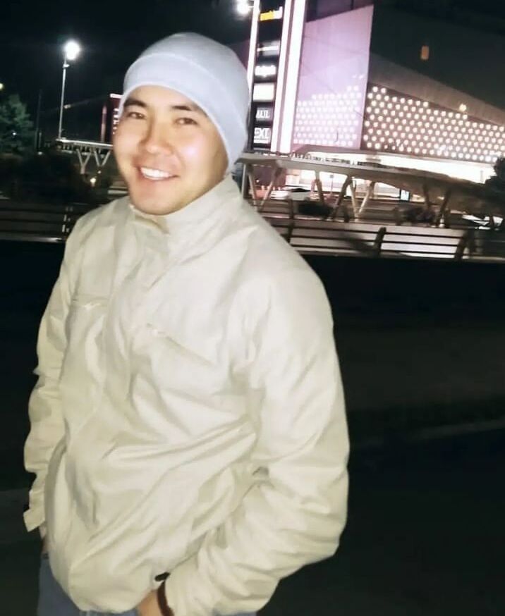  47237229  Janybek, 27 ,    