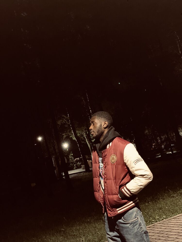  52717859  Kanye, 23 ,    