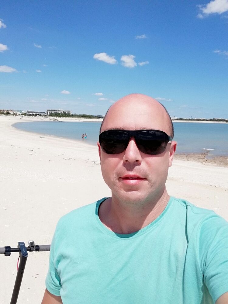  ,   Srgio, 43 ,     , c 