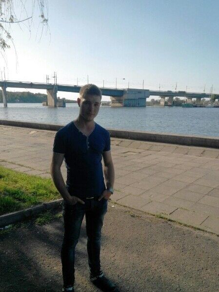  9010719  Timur, 32 ,    