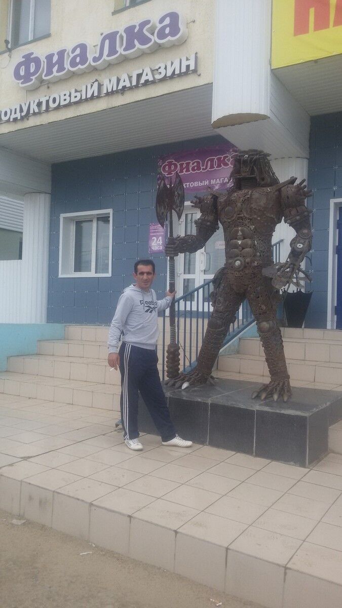  ,   Artur, 49 ,   