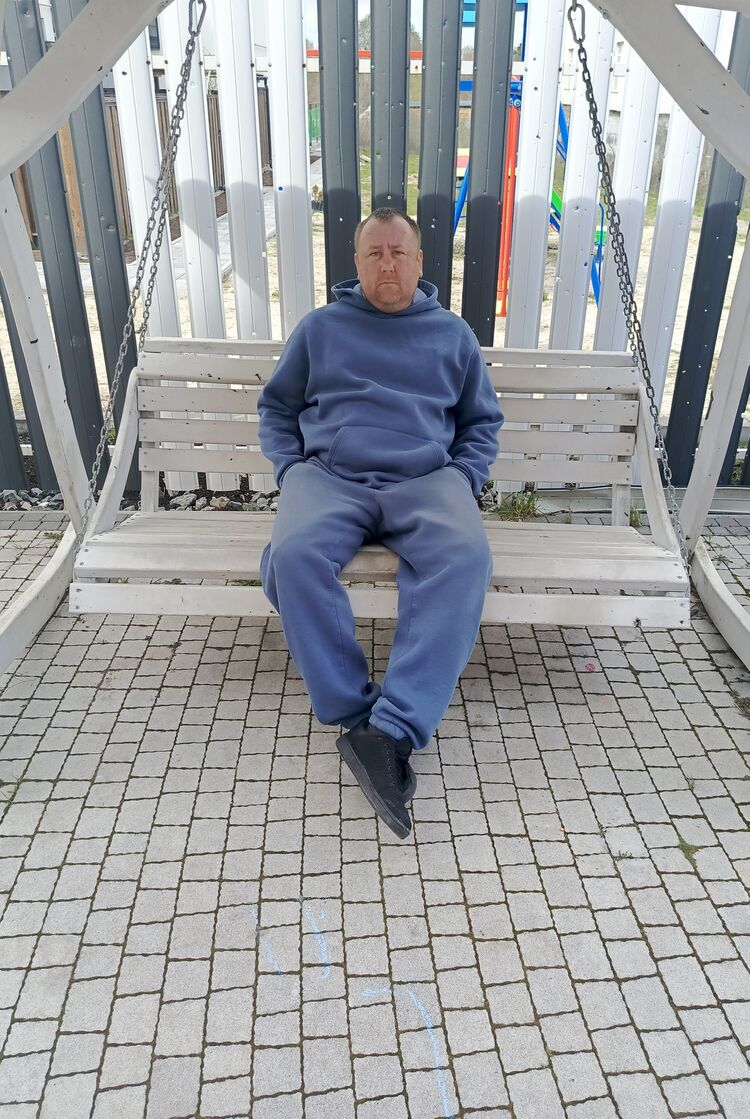 ,   Viktor, 39 ,   ,   