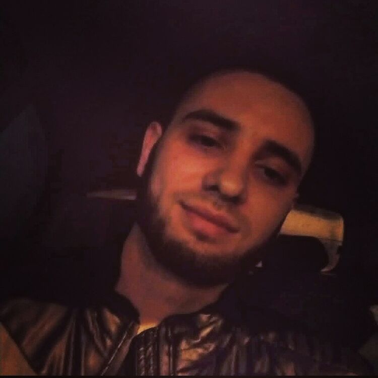  23057349  Tomash, 27 ,    Praha