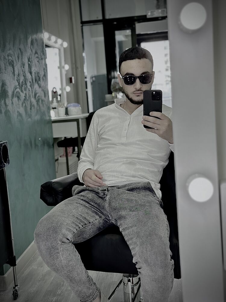  42684739  Edgar, 29 ,    