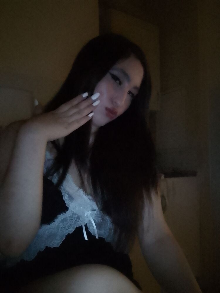  ,   Leila, 24 ,   ,   , 