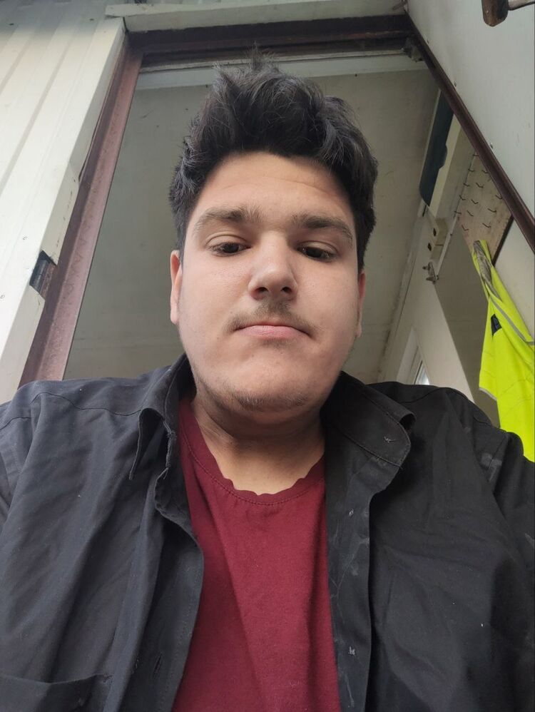  49492609  Akitoq, 22 ,    