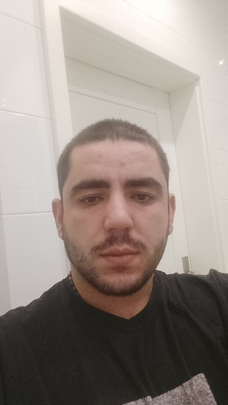  31661429  Zviad, 27 ,    