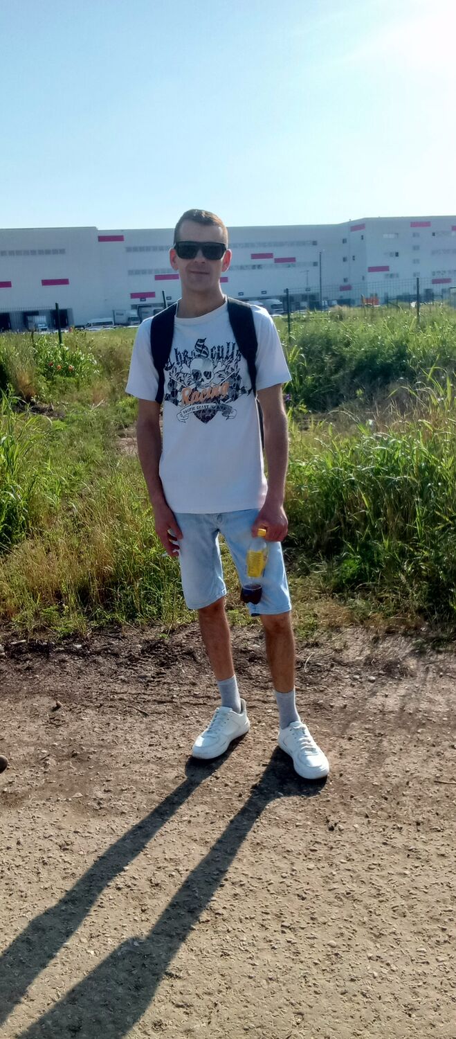  35544839  Konstantin, 33 ,    