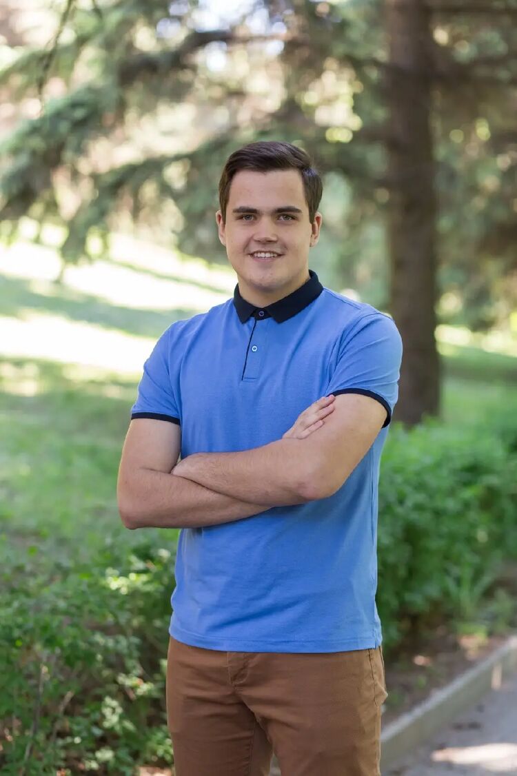  27329039  Daniil, 24 ,    