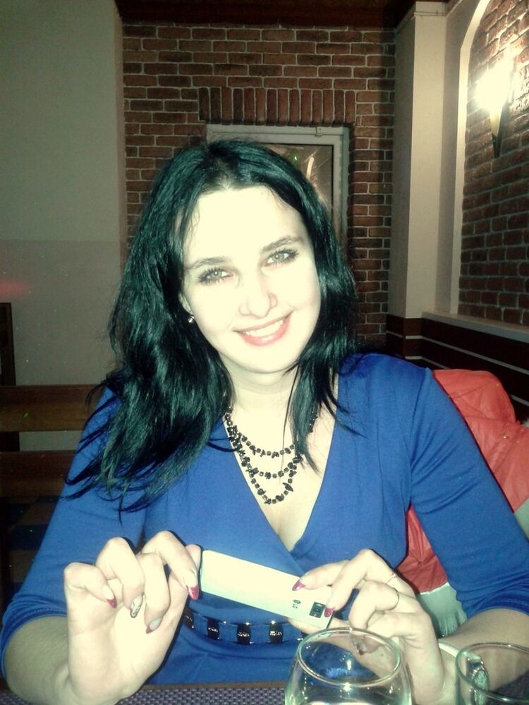  ,   Elena, 32 ,  