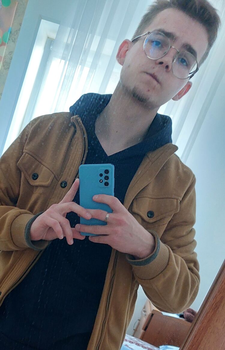  37281859  Anton, 21 ,    