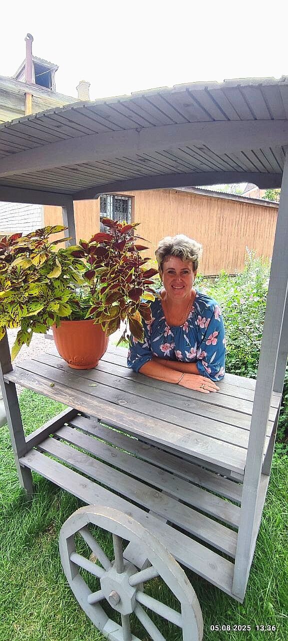  52955269  Larisa, 54 ,     