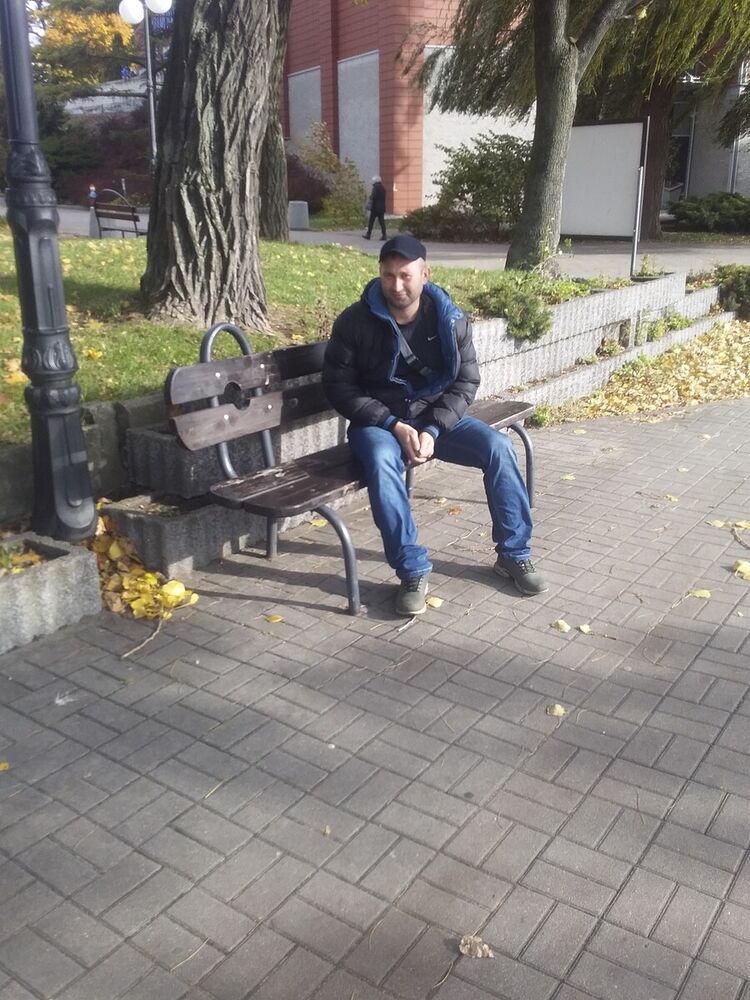  20592749  Igor, 39 ,    