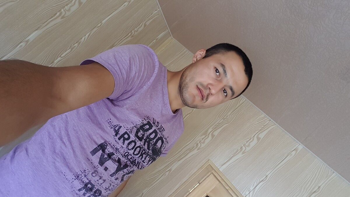  ,   Khan, 33 ,     , c 