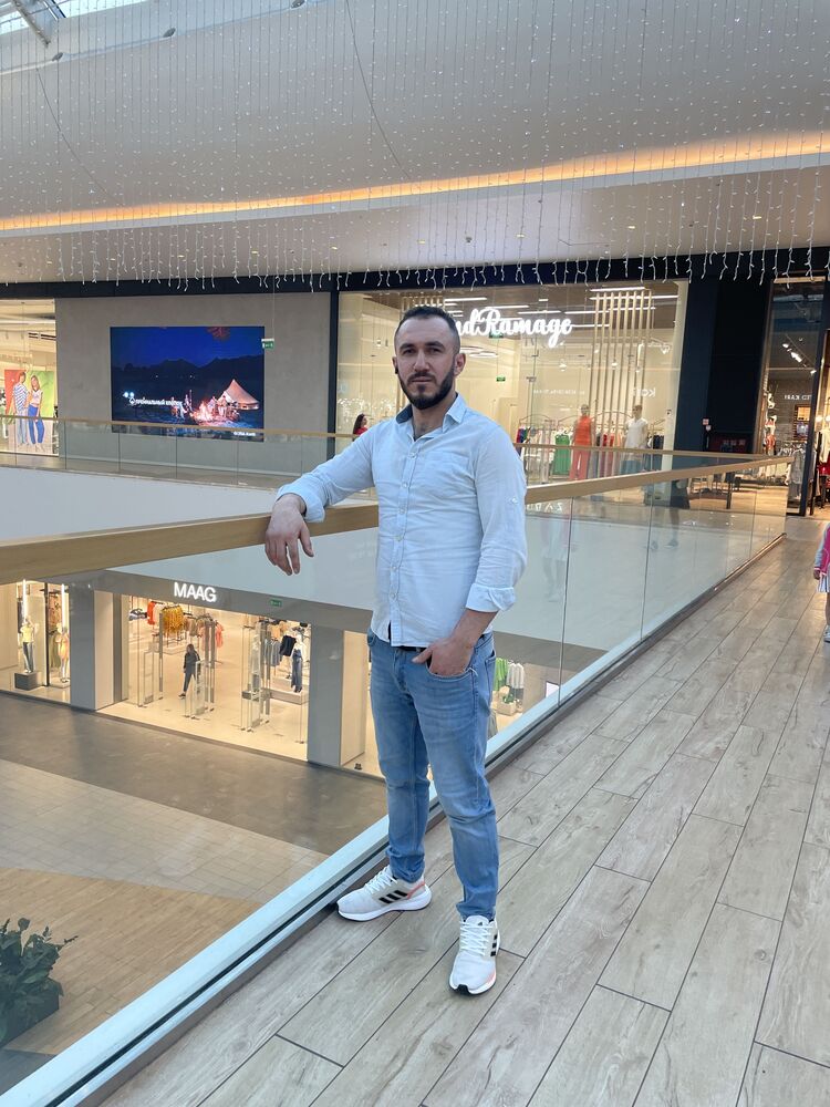  41494299  Ismet, 37 ,    