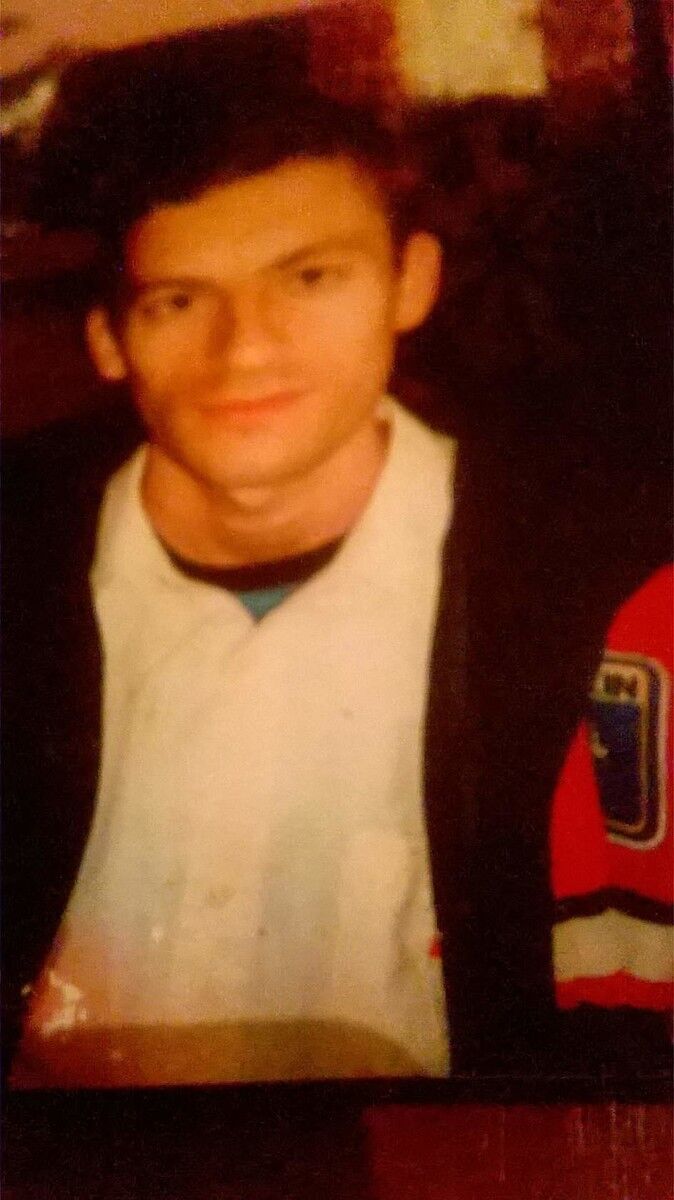  18269969  Dmitri, 32 ,    