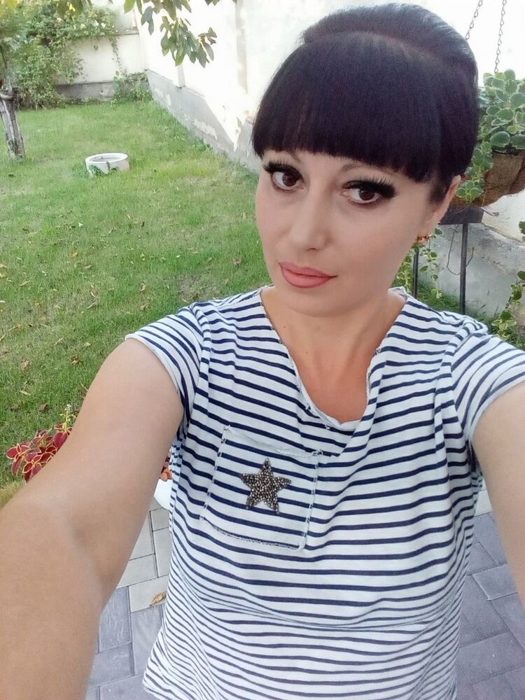  ,   Eugenia, 37 ,   c 