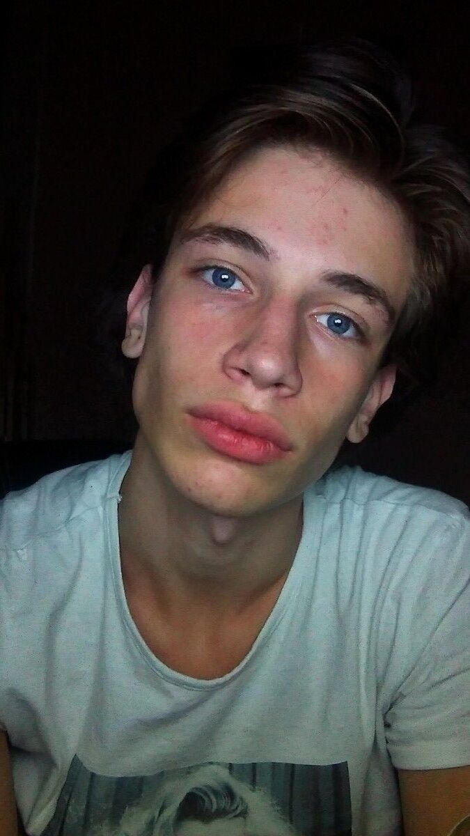  10516319  Nikusha, 26 ,    