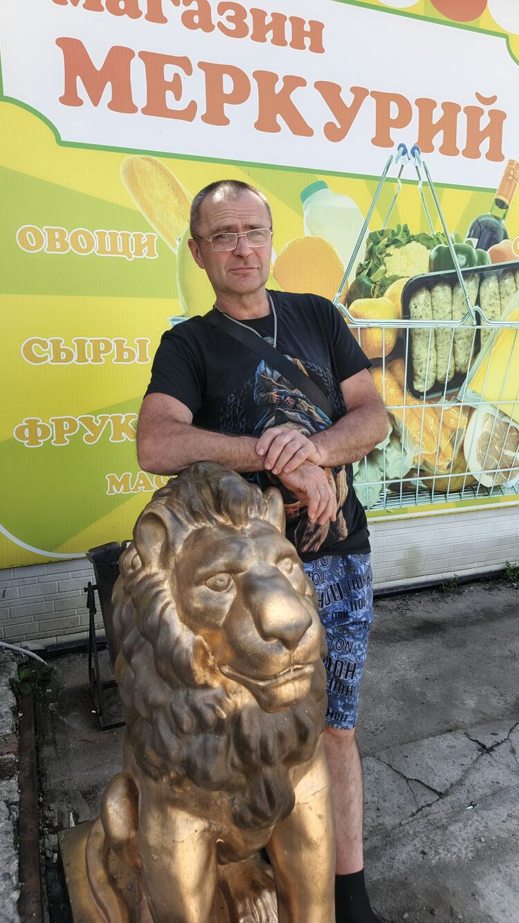  53292589  Alexander, 52 ,    