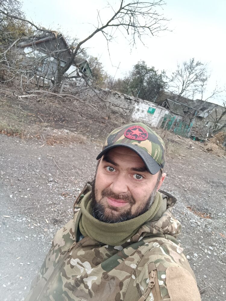  49832979  Karim, 41 ,    