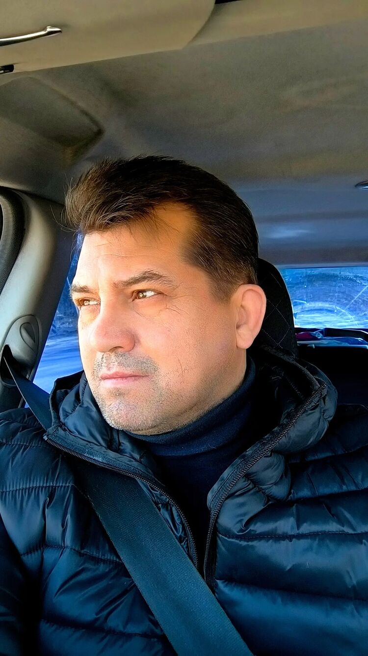  51874969  Mikhail, 53 ,    