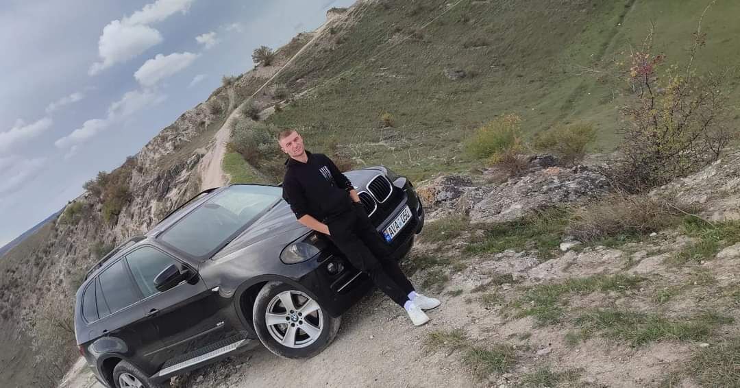  Holon,   Viktor, 28 ,     , c 