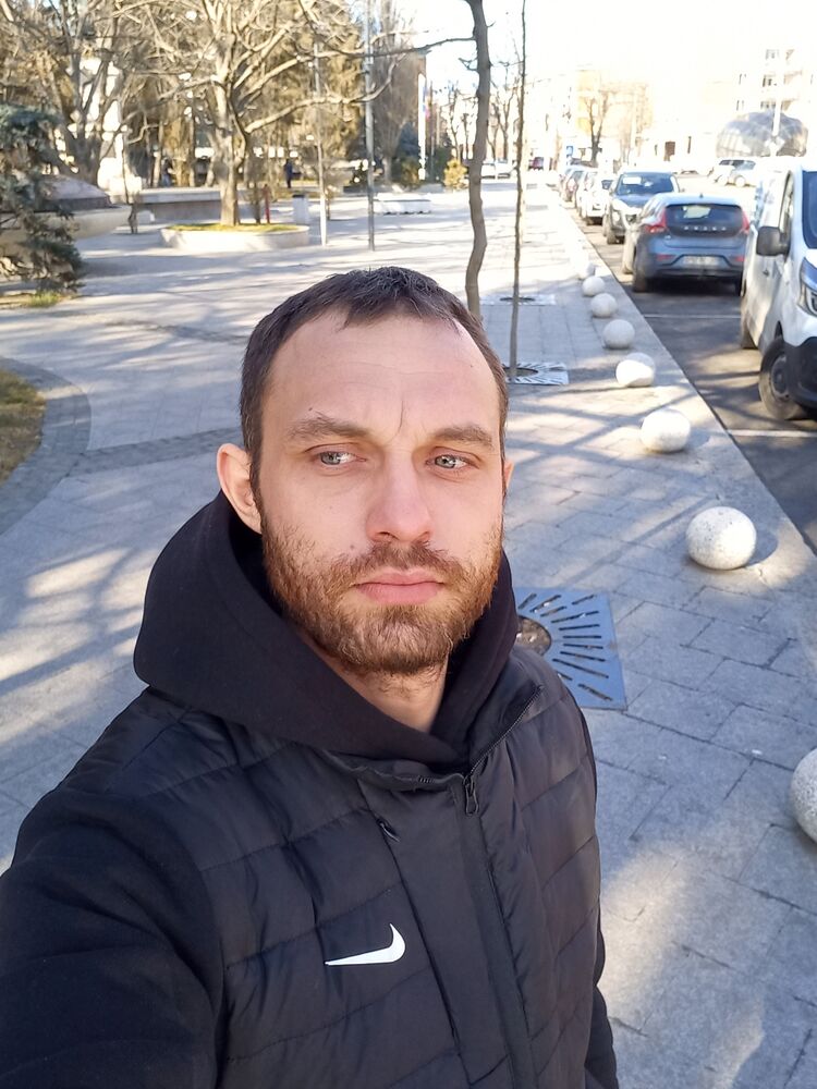  25322509  Iulik, 31 ,    An Muileann Gcearr