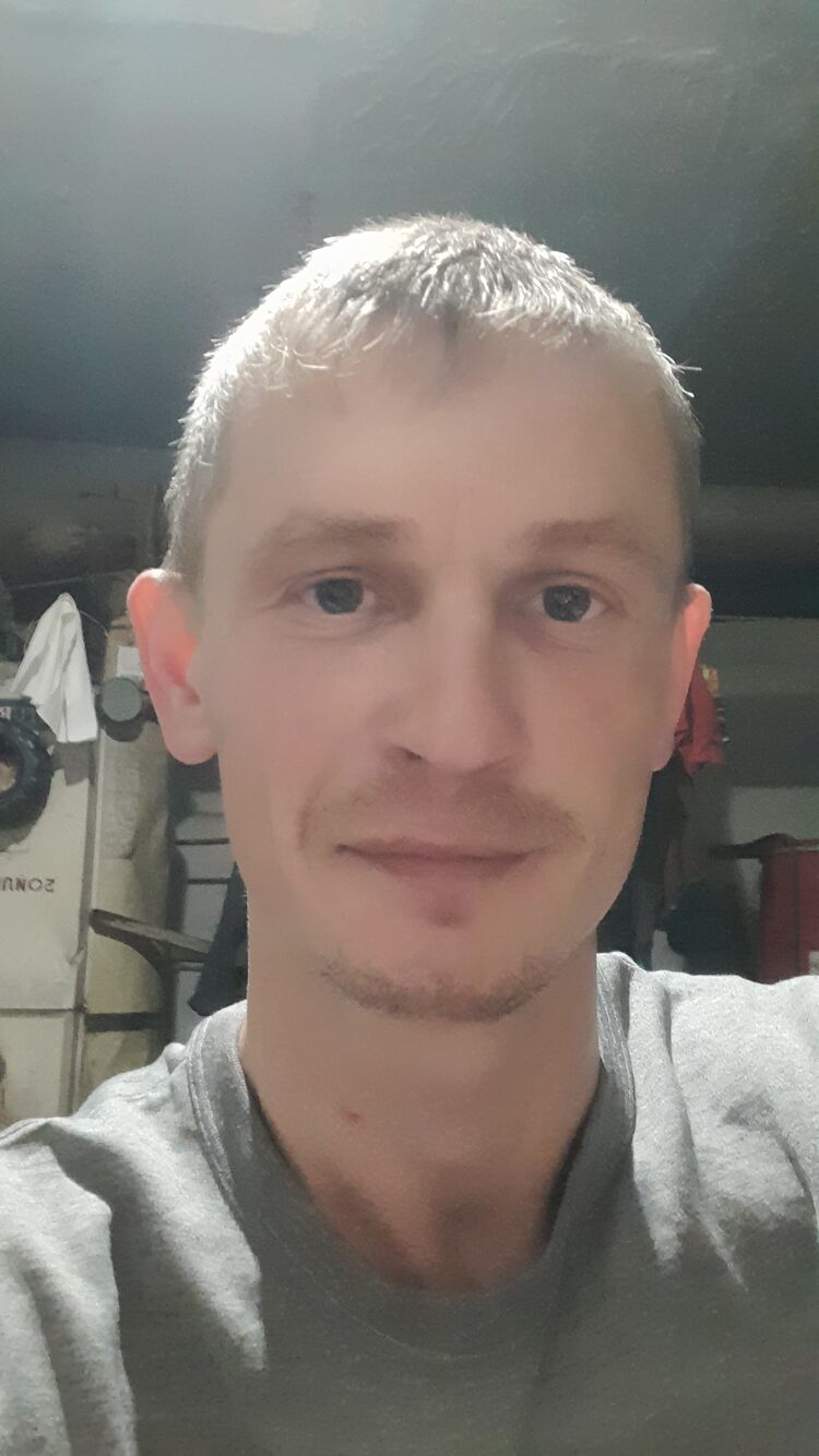  39559169  Denis, 32 ,    