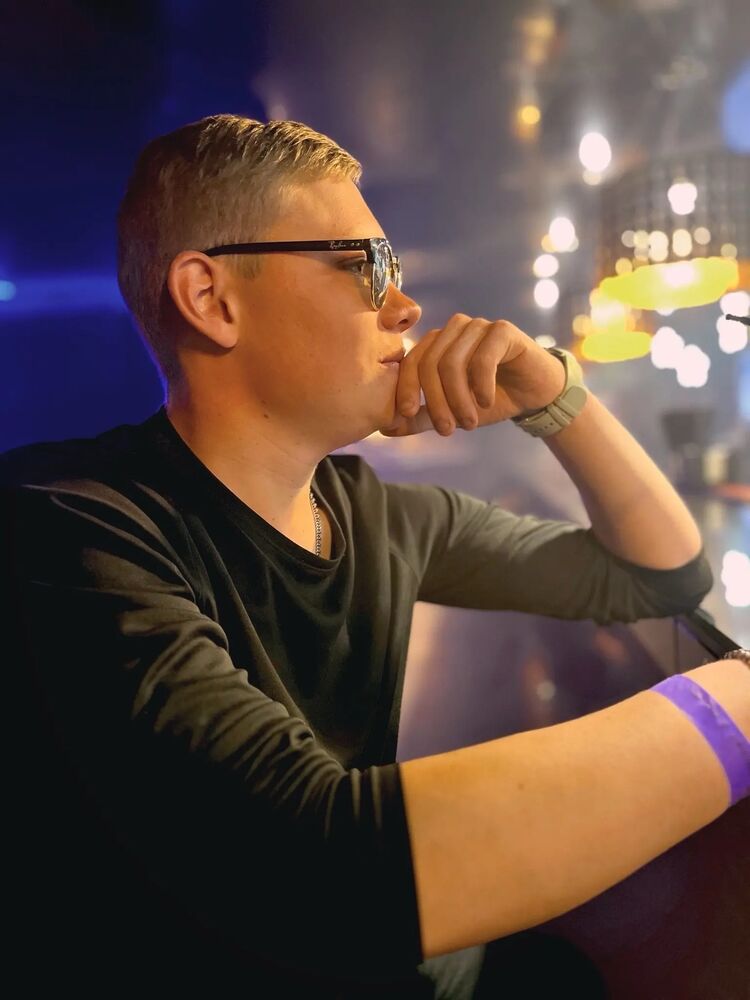  45163499  Pavel, 24 ,    