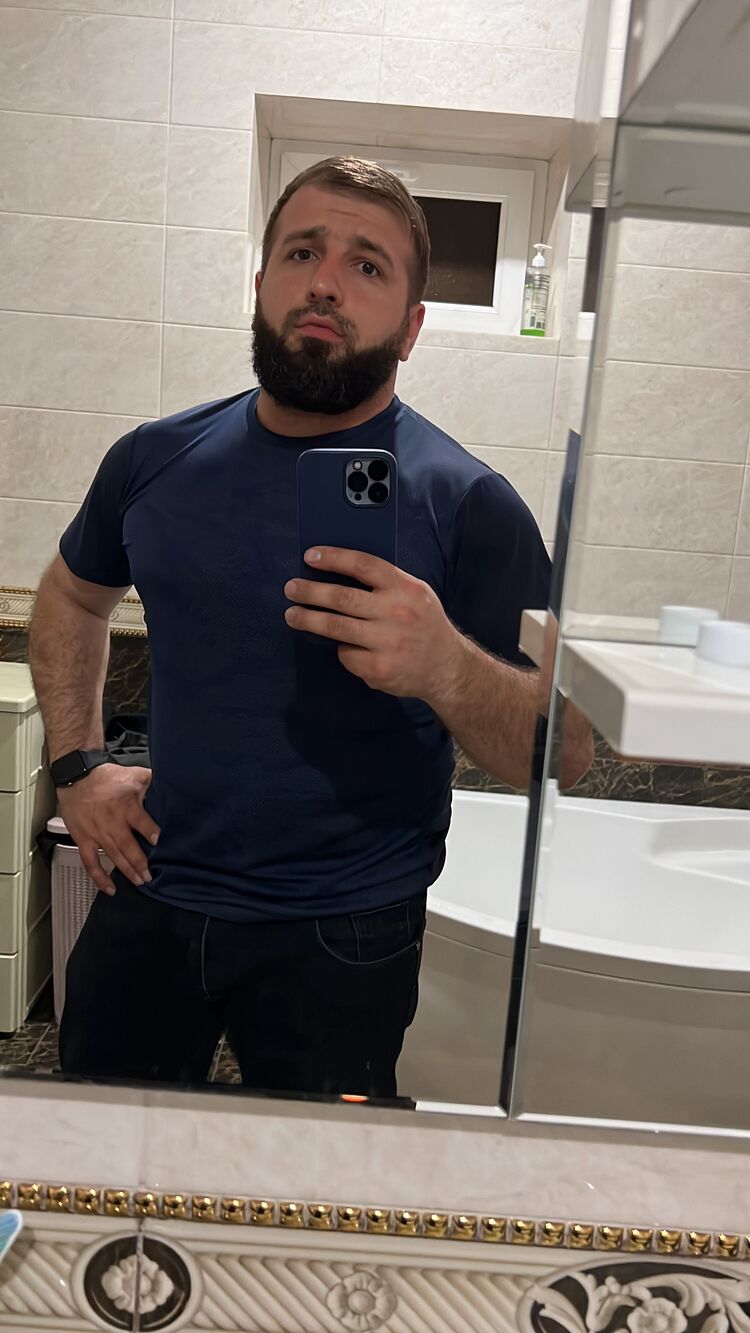 ���������� �������, ���� ������� Adam, 35 ���, ������������ ��� c�������� ���������