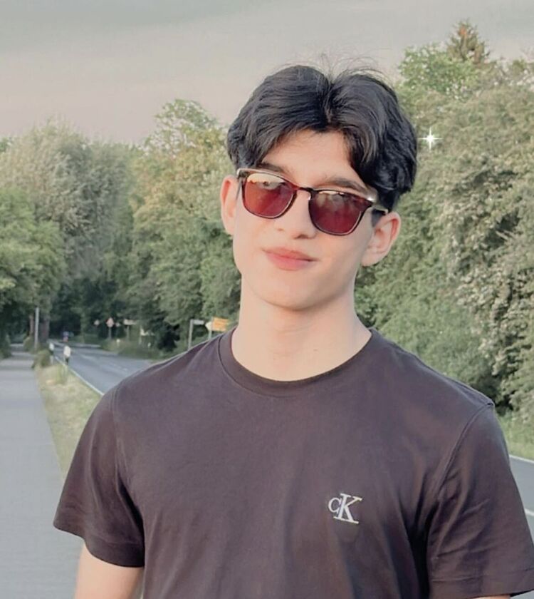  53686939  Alexei, 18 ,    