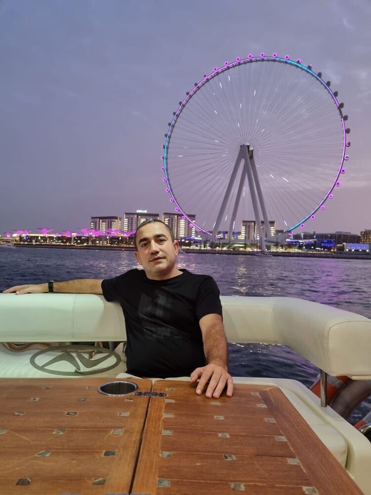  49909529  Farid, 44 ,    