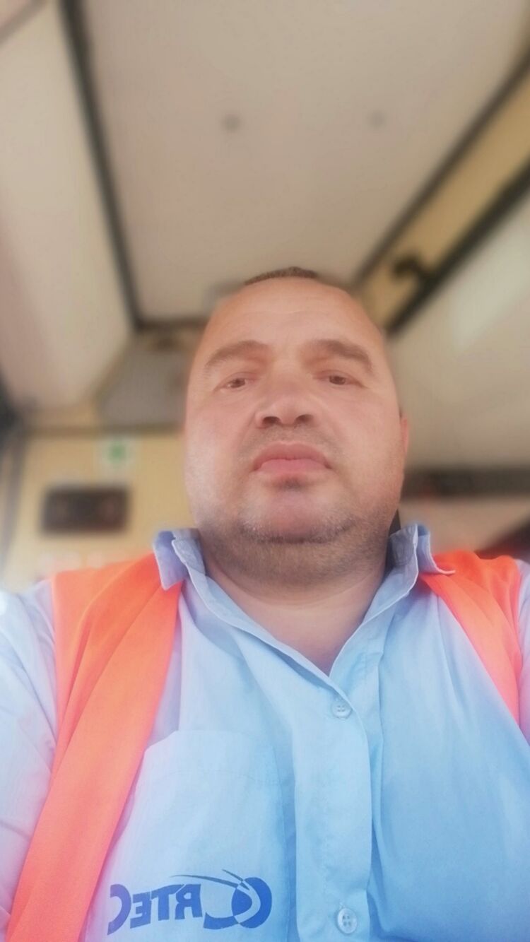 33422399  Serghei, 45 ,    