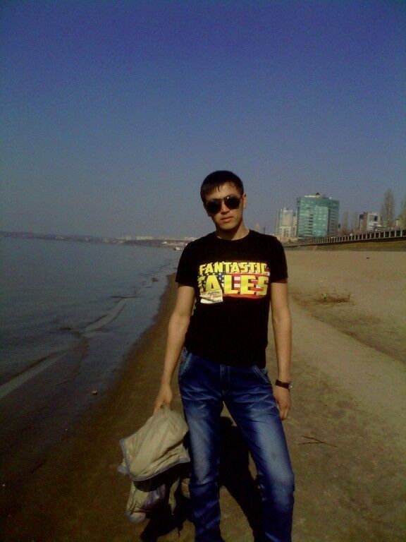  18532559  Bek, 35 ,    