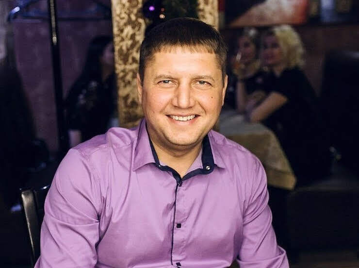  45093179  Konstantin, 42 ,    