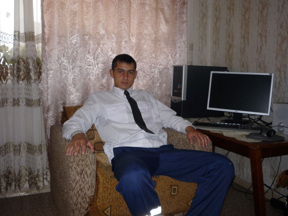  ,   Artem, 31 ,   