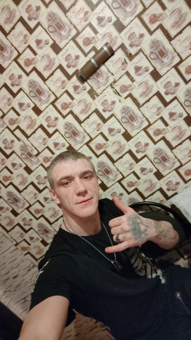  48455279  Denis, 32 ,    --