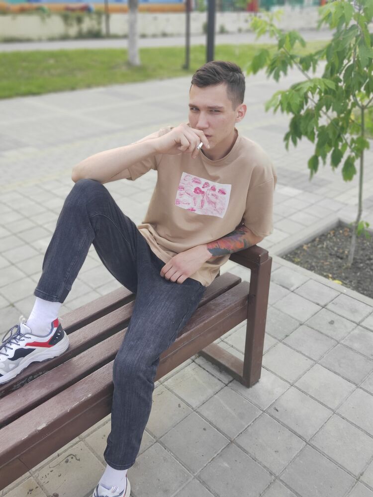  30550639  Eduard, 23 ,    
