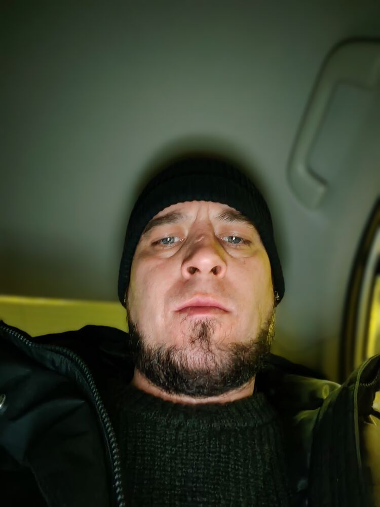  53057639  Andrei, 35 ,    
