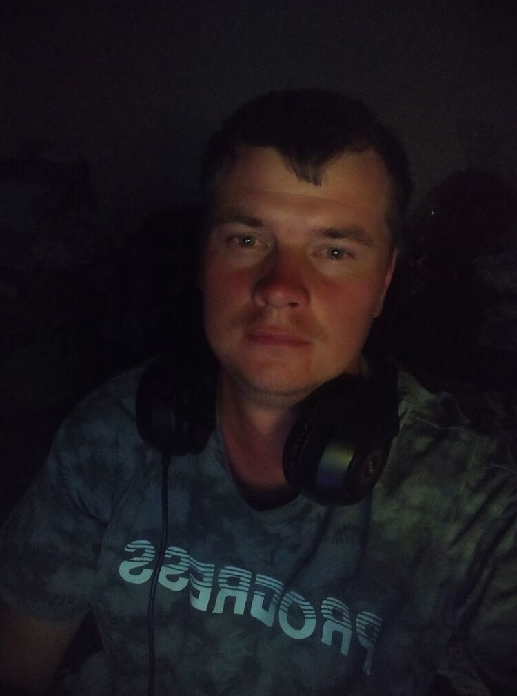  44047419  Vadik, 27 ,    