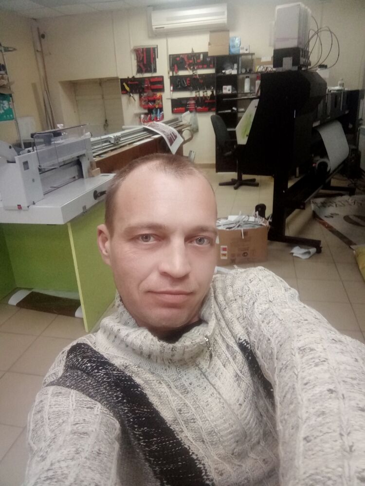  24806089  Alexander, 41 ,    