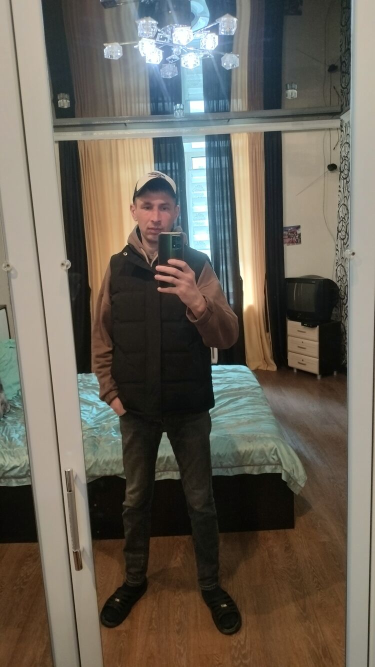  42202349  Vasya, 34 ,    