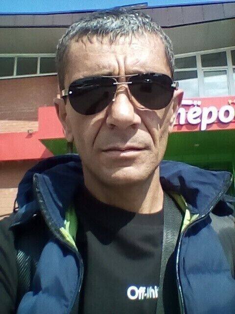  40364699  Grig, 46 ,    