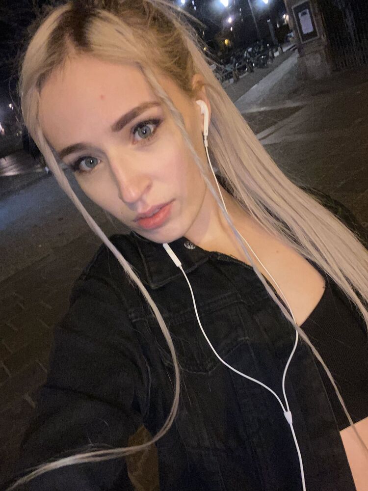  ,   Alice, 28 ,   ,   , 