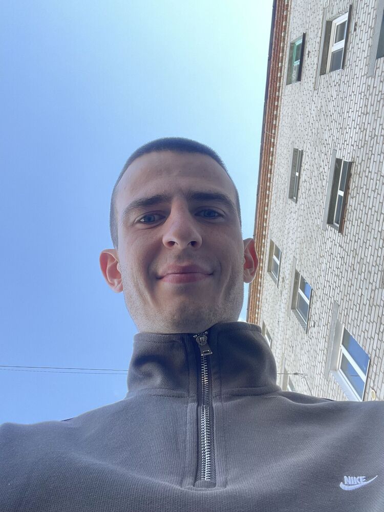  53334399  Stanislav, 26 ,     