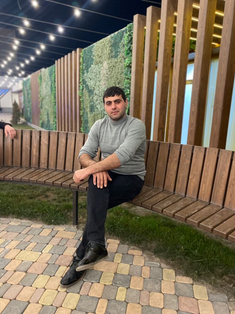  54290439  Arsen, 29 ,    